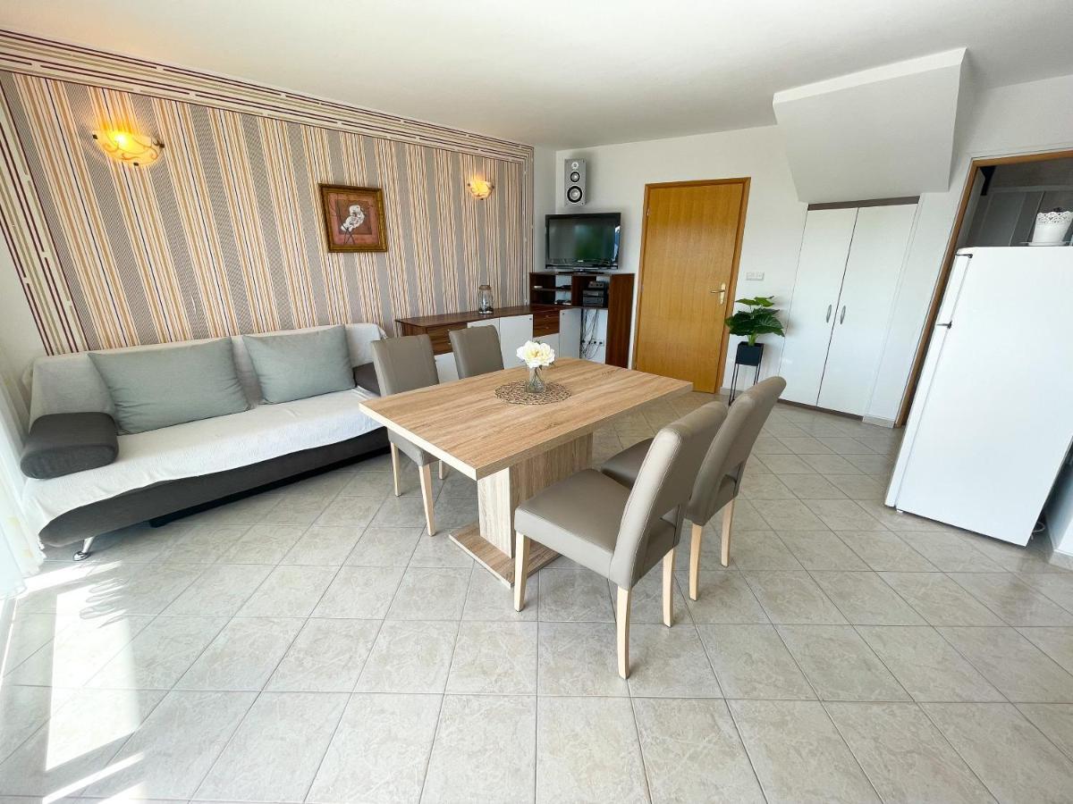 Apartment Nika 1 Dramalj Eksteriør billede